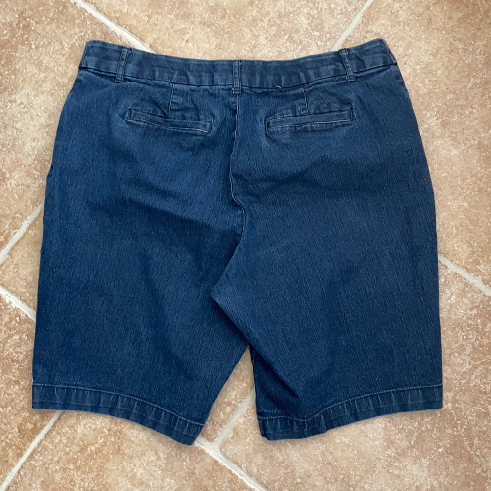 St. John’s Bay Shorts Size 16w - Picture 4 of 8